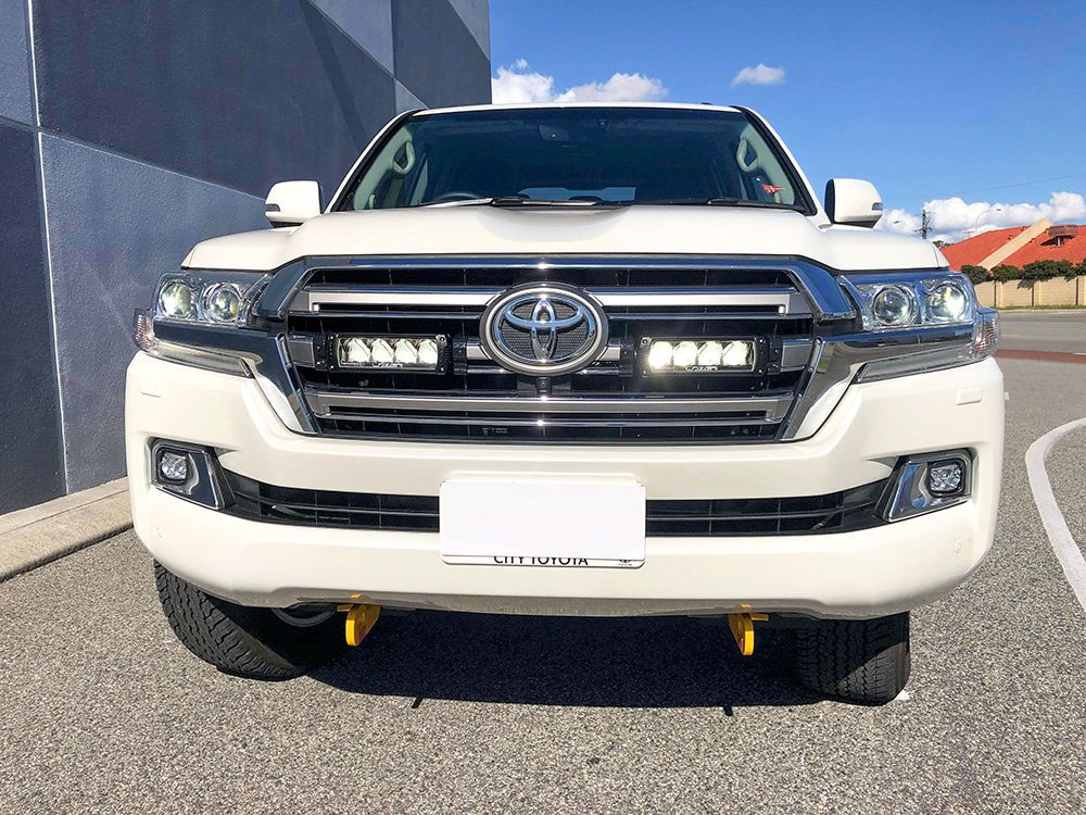 Pack LED Calandre LAZER LAMPS pour Toyota Land Cruiser 200, phares avant à LED pour un éclairage puissant et moderne