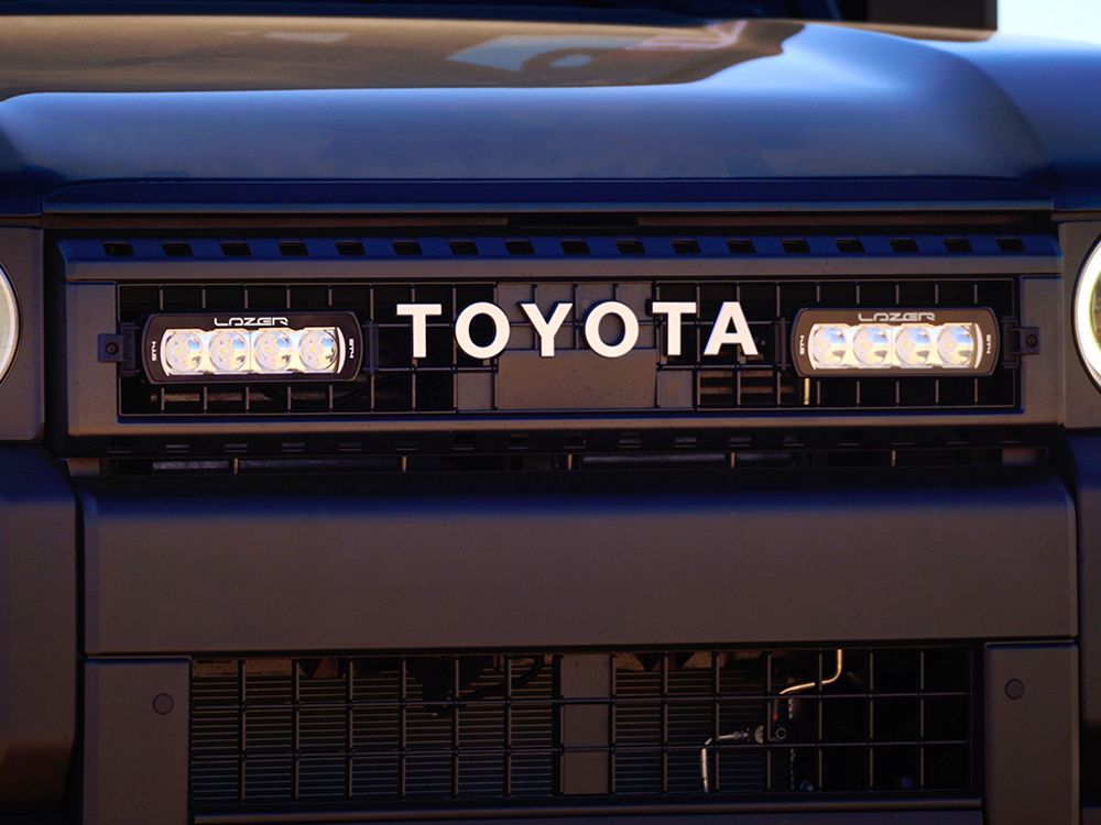 Pack LED Calandre LAZER LAMPS pour Toyota Land Cruiser 250 Série 2024, 2 phares LED intégrés, design moderne et robuste.