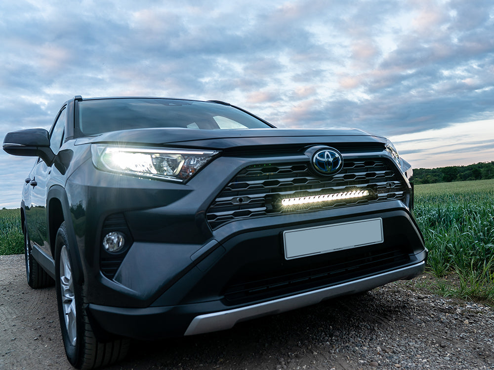 Pack LED Calandre LAZER LAMPS pour Toyota RAV4 2019+ hybride, éclairage LED moderne pour calandre.
