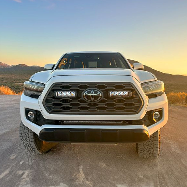Pack LED Calandre LAZER LAMPS pour Toyota Tacoma TRD 2020-2023, ampoules LED modernes pour calandre robuste.