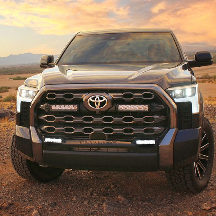 Pack LED Calandre LAZER LAMPS pour Toyota Tundra 2022+ avec phares LED intégrés, design robuste et moderne.