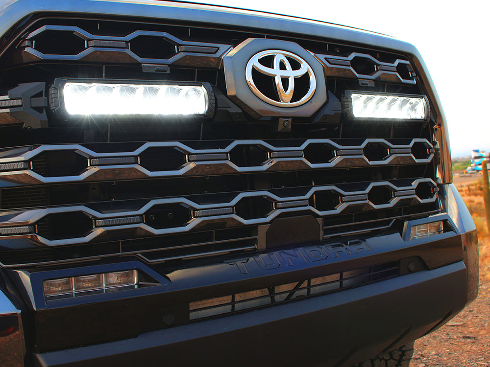 Pack LED Calandre LAZER LAMPS pour Toyota Tundra 2022+ avec phares LED modernes, installation facile, style robuste et performant.
