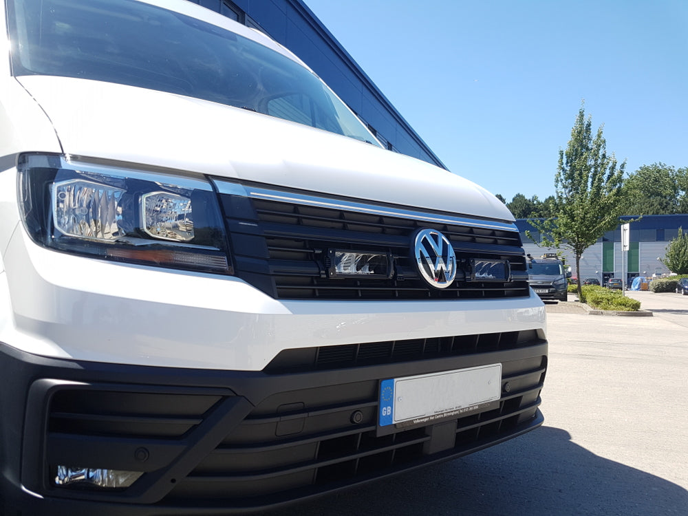 Pack LED Calandre LAZER LAMPS pour Volkswagen Crafter 2017+ avec éclairage LED robuste et design moderne.