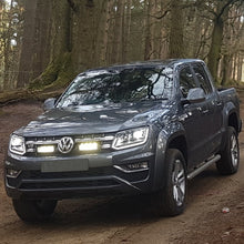 Pack LED Calandre LAZER LAMPS pour VW Amarok 2010-2015, éclairage LED moderne pour calandre, design robuste et efficace.