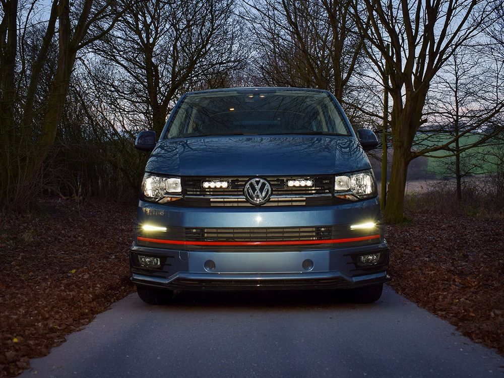Pack LED Calandre LAZER LAMPS pour VW T6 Highline/Trendline 2016-2018, système d’éclairage élégant pour véhicule utilitaire.