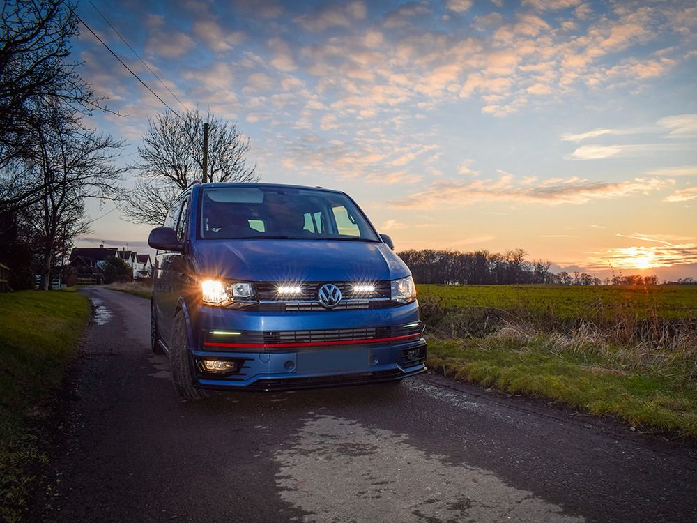 Pack LED Calandre LAZER LAMPS pour VW T6 Highline et Trendline 2016-2018, éclairage LED moderne pour calandre.