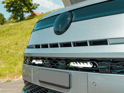 Pack LED Calandre LAZER LAMPS pour VW T7 2025+ avec phares LED intégrés, design moderne et haute performance.