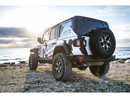Pare-choc arrière en acier pour Jeep Wrangler JL JLU N4 OFFROAD, robuste et résistant, installé sur le véhicule tout-terrain.
