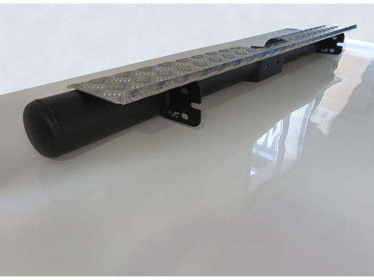 Pare-choc arrière en acier pour Toyota Series 7 N4 OFFROAD, robuste et résistant, installé sur un véhicule tout-terrain.