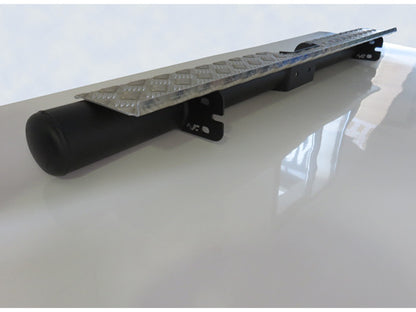 Pare-choc arrière en acier pour Toyota Series 7 N4 OFFROAD, robuste et résistant, installé sur un véhicule tout-terrain.