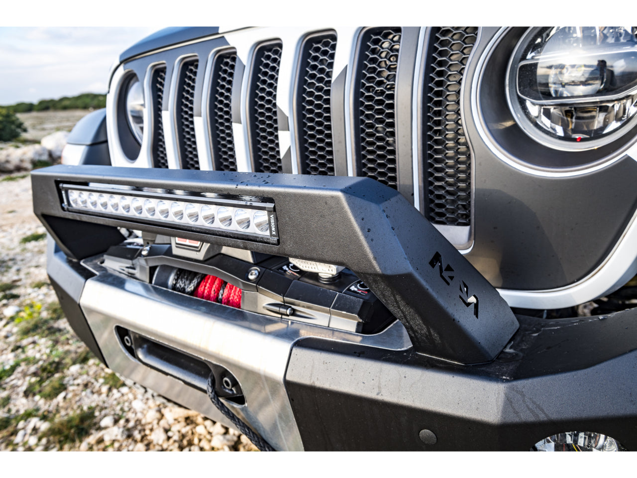 Pare-choc avant N4 OFFROAD pour Jeep Wrangler JL, robuste et résistant, en acier pour un style tout-terrain.