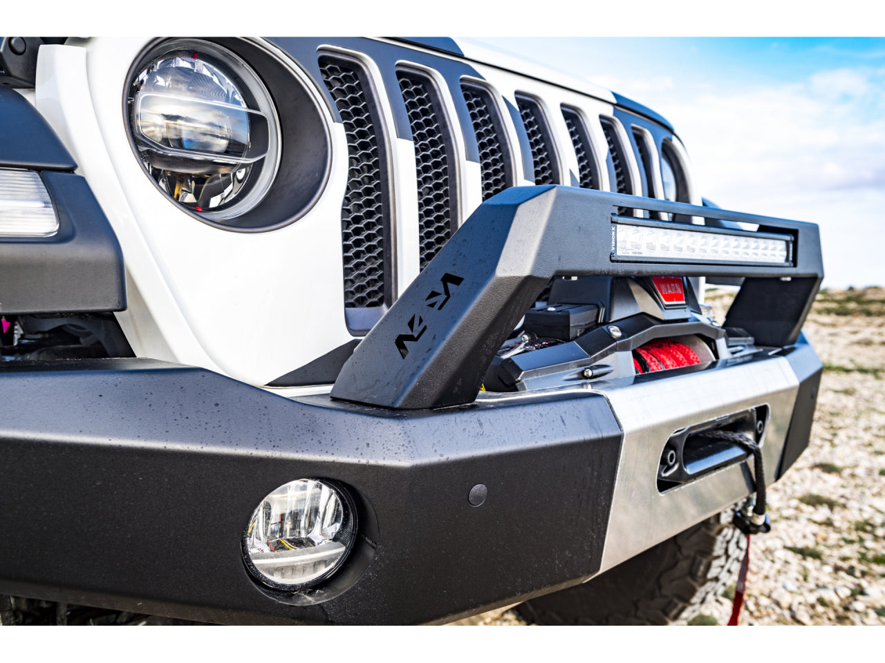 Pare-choc avant N4 OFFROAD pour Jeep Wrangler JL, robuste et d'aspect off-road, en acier noir pour protection renforcée