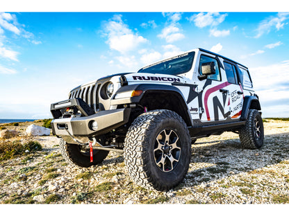 Pare-choc avant en acier N4 OFFROAD pour Jeep Wrangler JL avec treuil intégré et rebords longs, design robuste pour l'offroad.