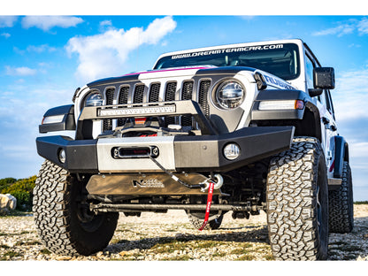 Pare-choc avant en acier N4 OFFROAD pour Jeep Wrangler JL avec treuil intégré et rebords longs, design robuste et platine renforcée.