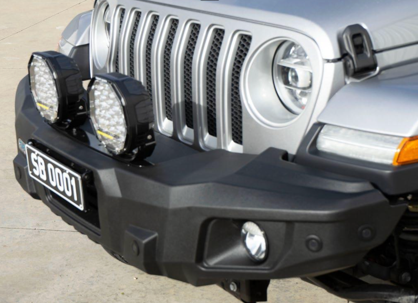 Pare-choc avant ARB StealthBar pour Jeep JL et JT, homologué Europe, en acier robuste avec protection renforcée.