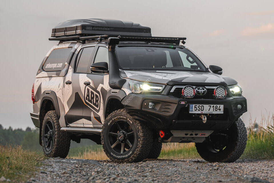 Pare-choc avant ARB Stealthbar pour Toyota Hilux 2016-2020, homologué EU, avec design robuste et ajustement précis.
