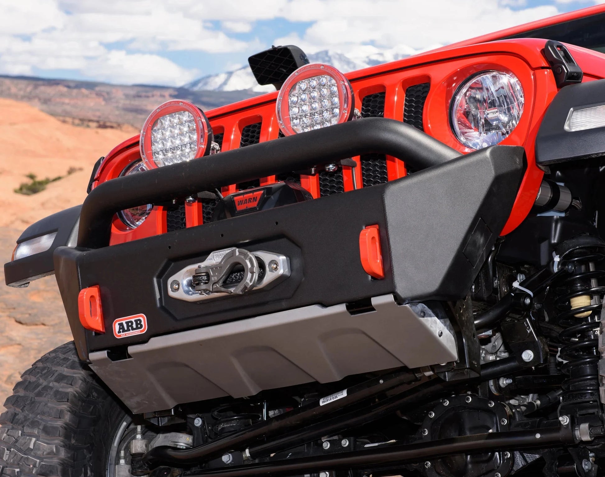 Pare-chocs avant ARB Bondi Stubby pour Jeep Wrangler JL et Gladiator, robuste pare-chocs en acier noir.