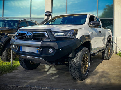 Pare-choc avant en acier N4 OFFROAD pour Toyota Hilux Revo, renforcé et robuste, conçu pour l'offroad et la protection du véhicule.