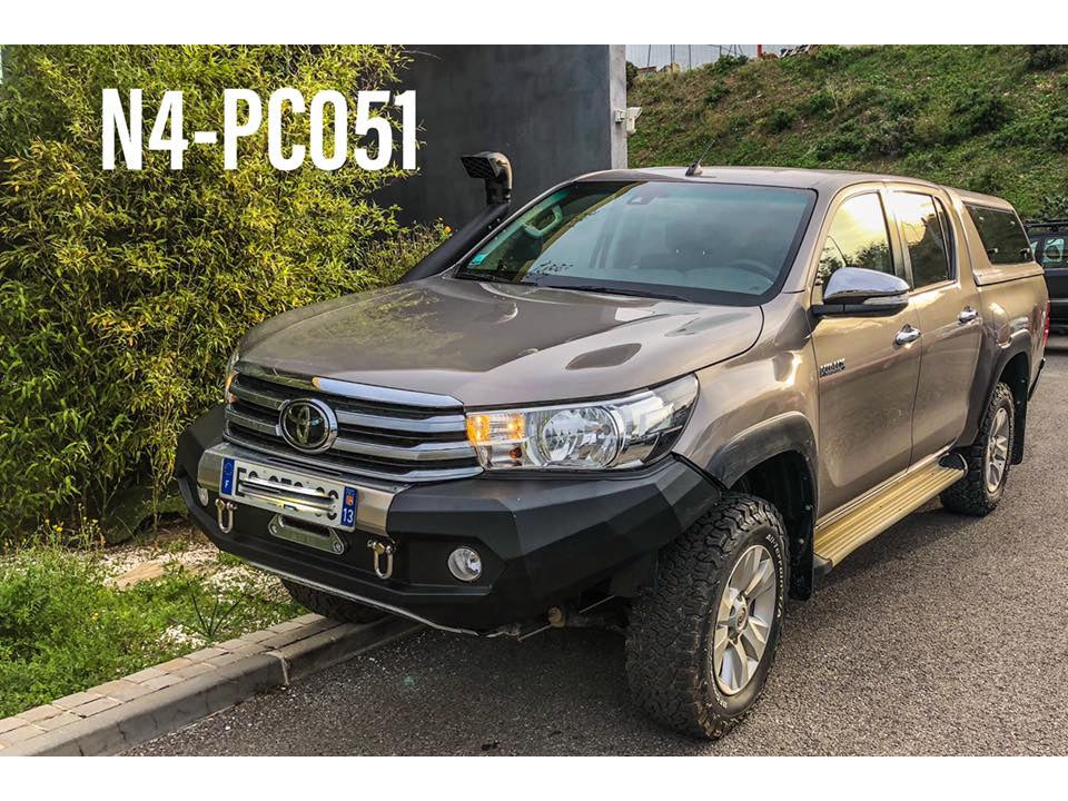 Pare-choc avant en acier N4 OFFROAD pour Toyota Hilux Revo N4, robuste et adapté à l off-road, visible en image.