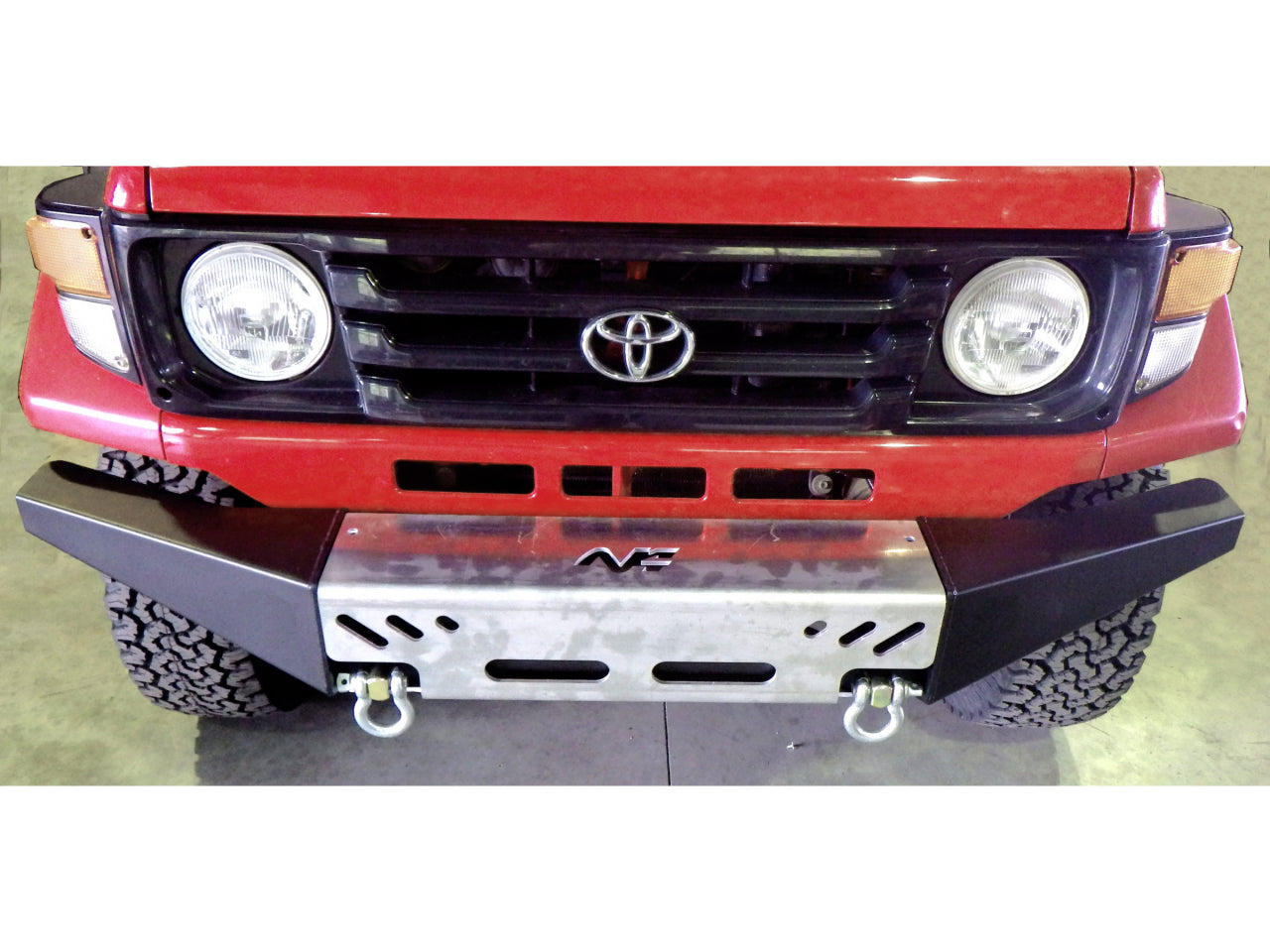 Pare-chocs avant en acier pour Toyota série 7, modèle 2007, avec 7 lames, conçu pour N4 OFFROAD, robuste et fermé.