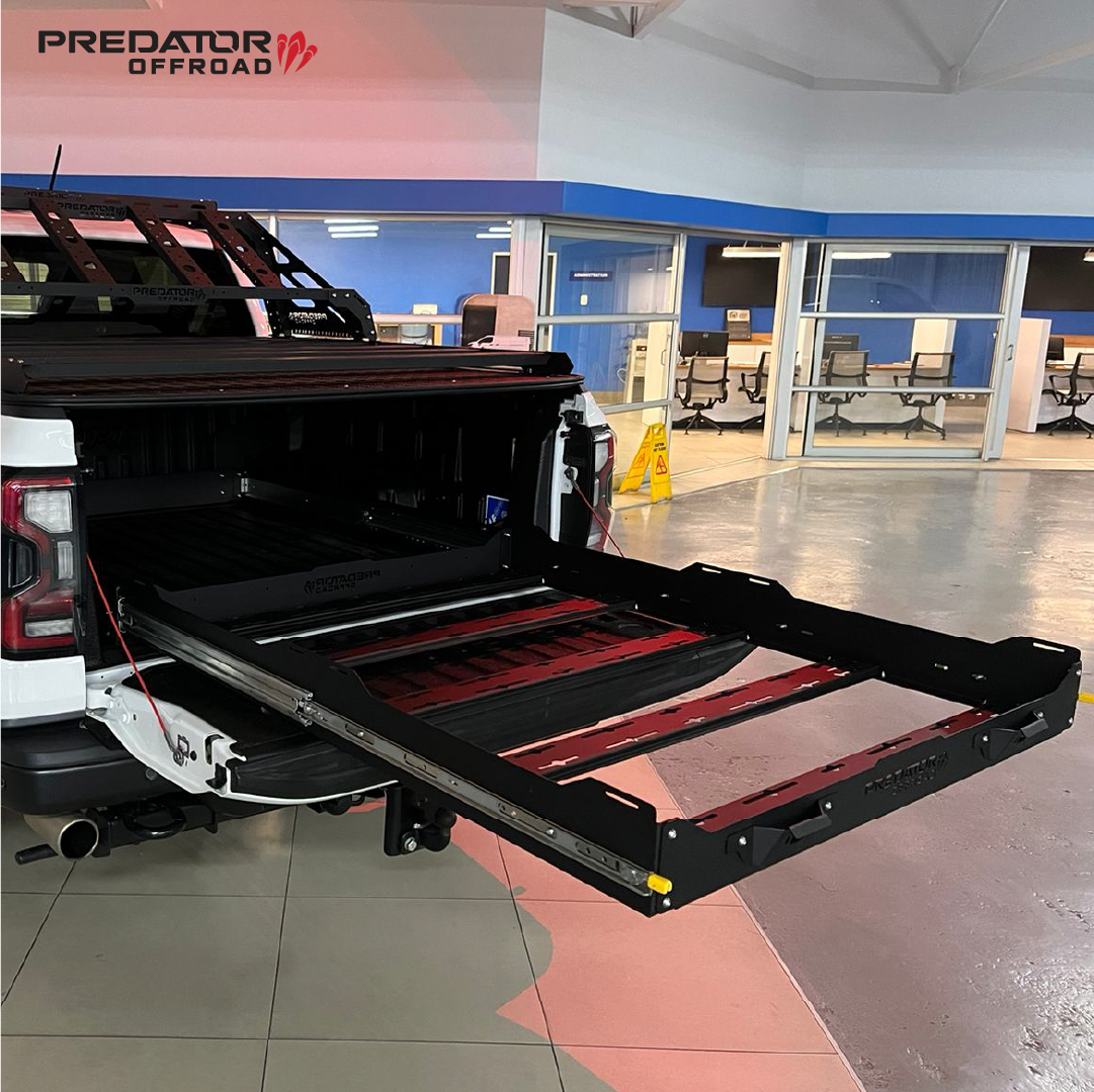 Plateau coulissant pour pickup 4x4 Predator Off-Road, robuste et adapté pour véhicules tout-terrain.