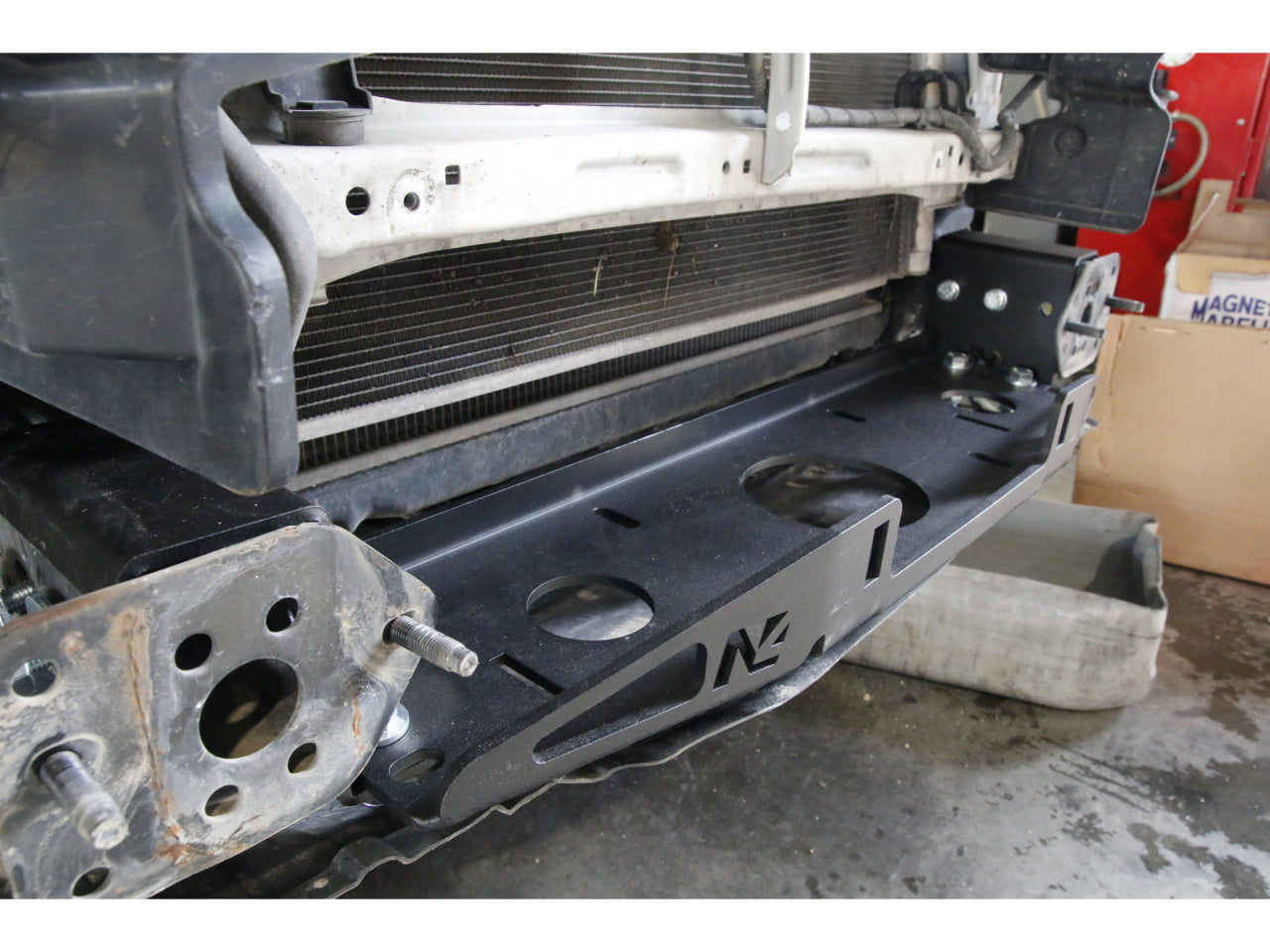 Platine de treuil intégrée N4 OFFROAD pour pare-chocs d'origine Toyota Hilux Vigo N4, solide et adaptée à l'off-road.