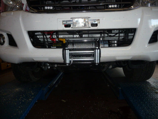 Plateau de treuil intégré au pare-chocs d'origine pour Toyota Hilux Vigo, marque N4 OFFROAD, robuste et adapté pour le tout-terrain.