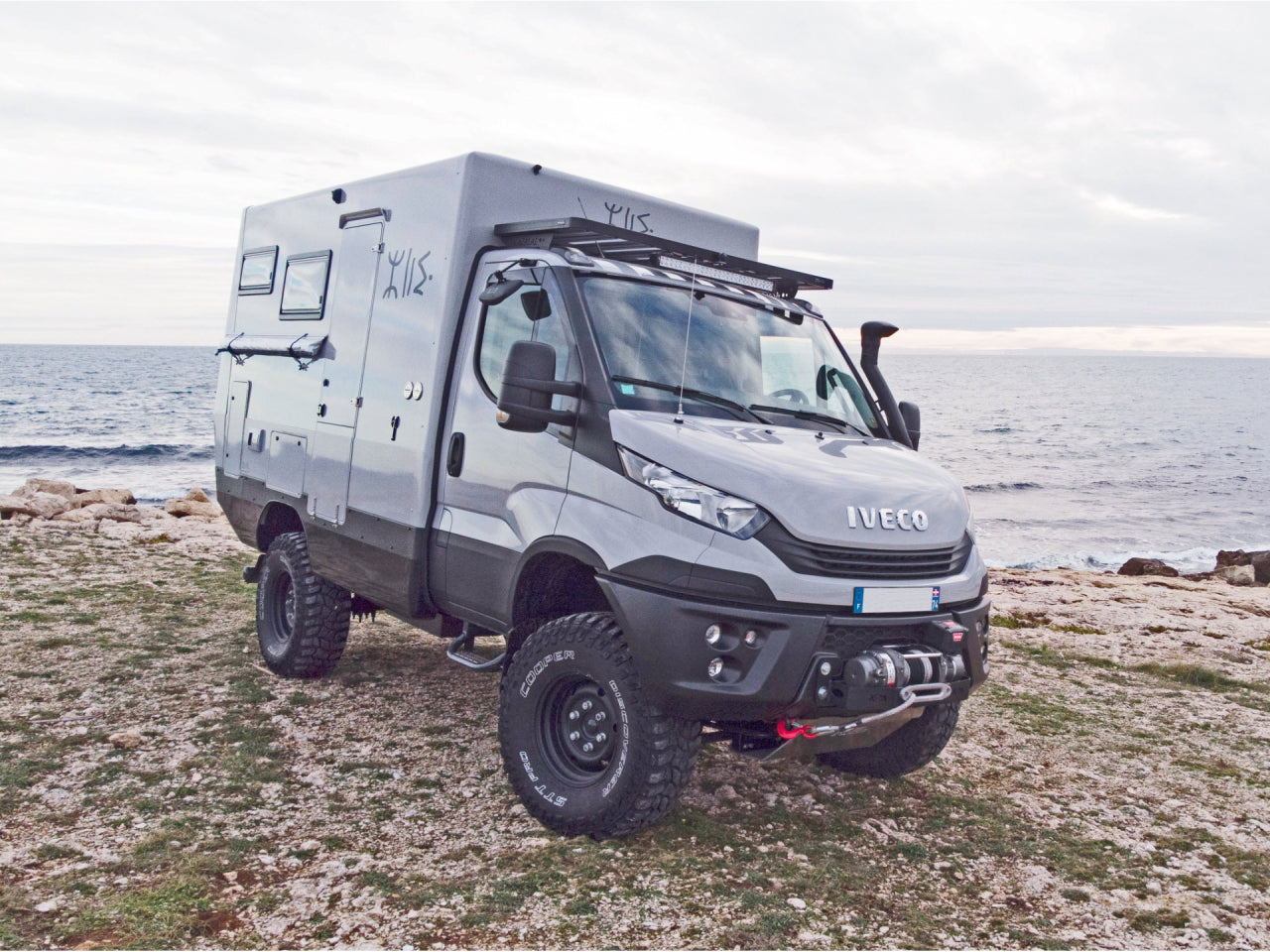 Platine de treuil N4 OFFROAD pour Iveco Daily 4x4 2006-2019, support robuste pour équipement de récupération.