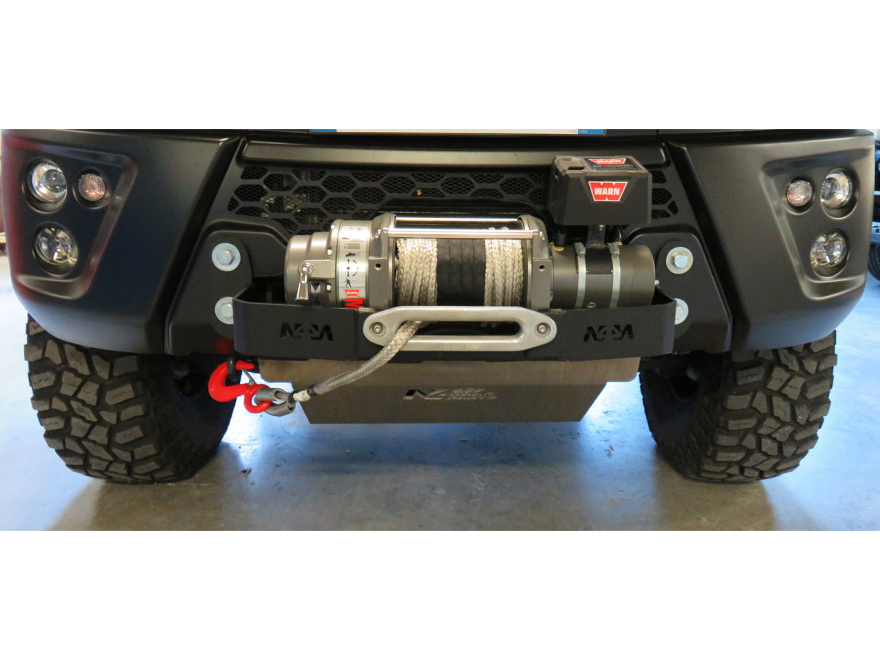 Plaque de treuil N4 OFFROAD pour Iveco Daily 4x4 2006-2019, fixation robuste pour installation de treuil tout-terrain.