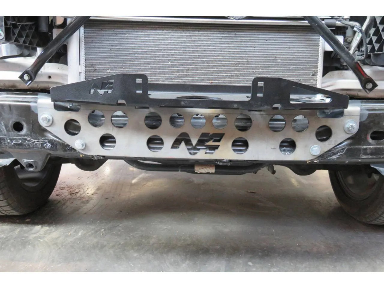 Platine de Treuil Volkswagen Amarok 2010 a 2022 sur Pare-choc d'Origine sur Xperts4x4 Accessoires 4x4 Off-Road