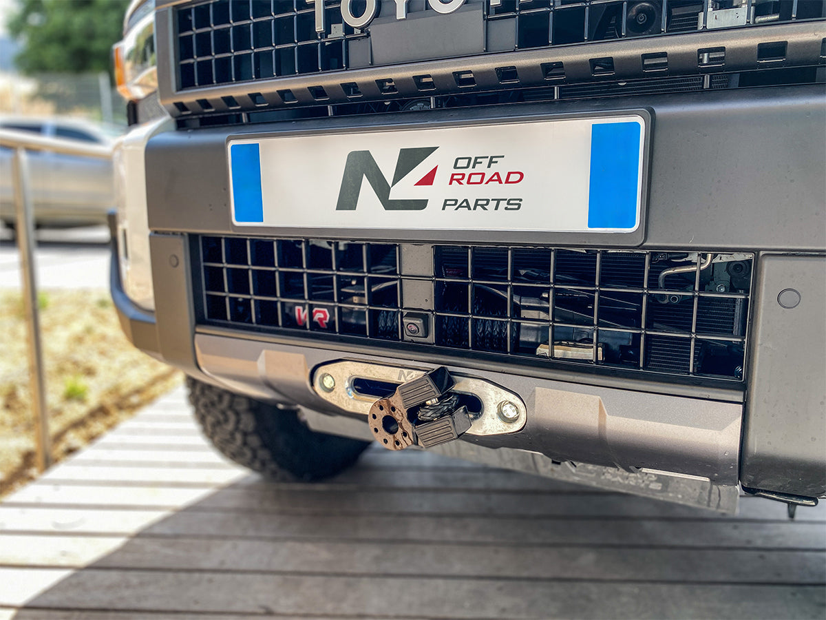 Platine de treuil intégrée au pare-chocs d'origine pour GDJ250 2024+ N4 OFFROAD, robuste et adaptée au véhicule tout-terrain.