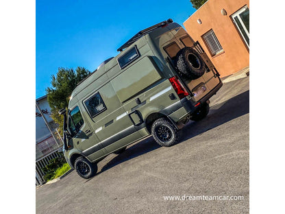 Porte roue arrière gauche pour Sprinter III après 2018, en inox N4 OFFROAD, montage sur porte arrière.