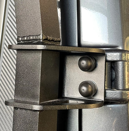 Porte roue en aluminium pour porte arrière droite de Mercedes Sprinter W907 N4 OFFROAD, robuste et adaptée pour le tout-terrain.