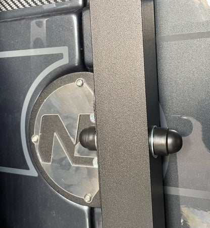 Porte roue en aluminium N4 OFFROAD pour porte arrière droite de Mercedes Sprinter W907 N4-Offroad, robuste et adaptée à l off-road.