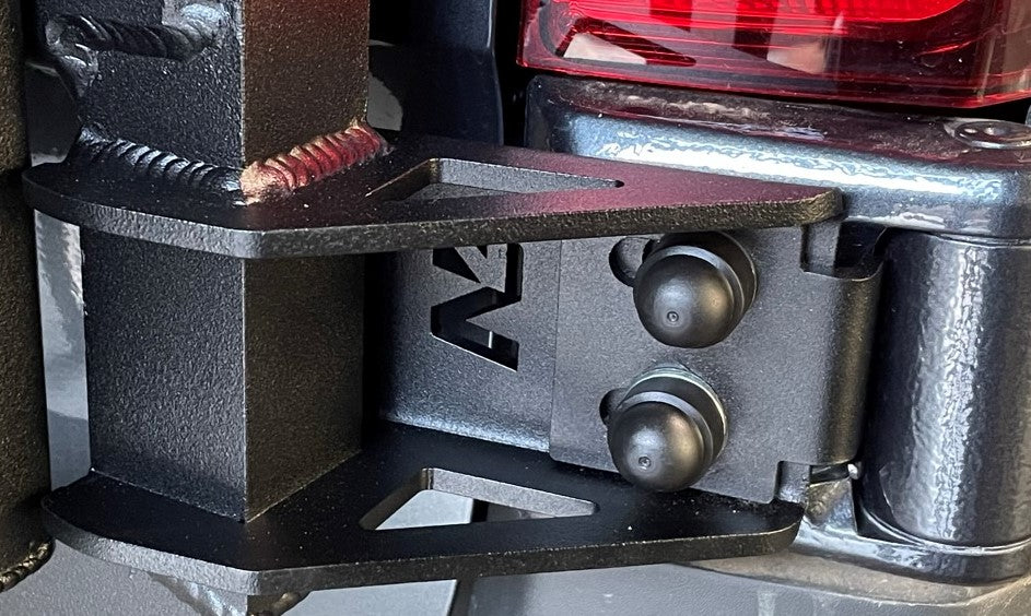 Porte roue en aluminium pour porte arrière droite Mercedes Sprinter W907 N4 OFFROAD, robuste et adaptée au modèle Offroad.