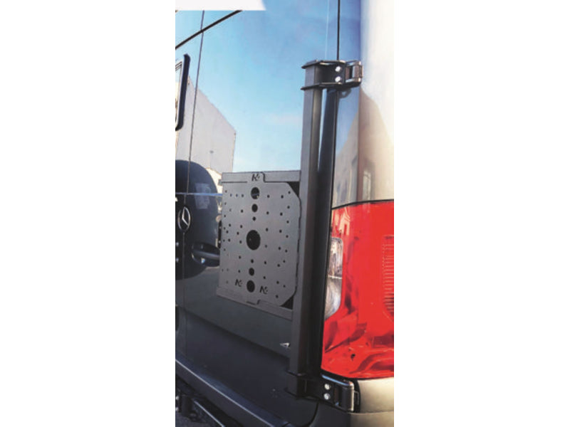 Porte roue arrière droit N4 OFFROAD pour Sprinter II 2006-2018, en inox, avec porte tout sur porte, montage robuste.