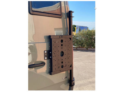 Porte roue arrière droite N4 OFFROAD pour Sprinter III après 2018, en inox, porte tout sur porte arrière.