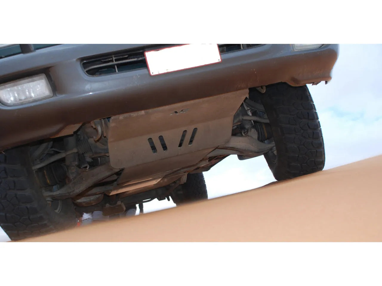 Protection inférieure en aluminium 8mm pour Toyota Land Cruiser 100/105, Blindage avant N4 Offroad, robuste et durable.