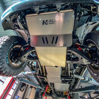 Protection inférieure avant en aluminium 8mm pour Toyota Land Cruiser 100/105 par N4 Offroad, robuste et durable.