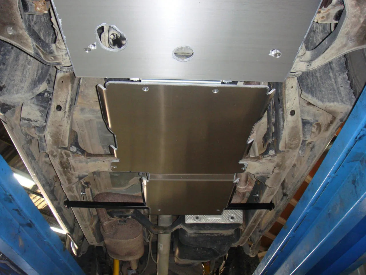 Protection inférieure en aluminium 8mm pour boîte et transfert Nissan Pathfinder R51, marque N4 Offroad, robuste et durable.