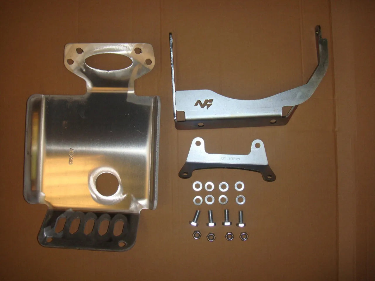 Protection inférieure en blindage de carter Huile 6mm pour Jeep Wrangler JK 2.8L, par N4 Offroad, robuste et durable.