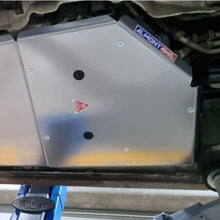 Protection inférieure pour réservoir AdBlue ALMONT4WD en duralumin de 6mm sur VW Multivan T6/T6.1, robuste et durable.