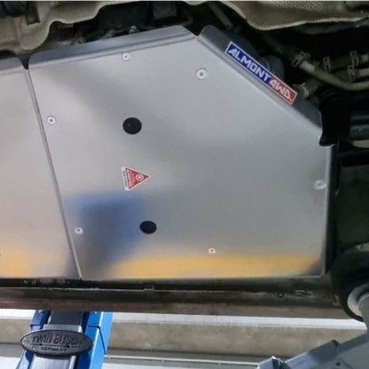 Protection inférieure pour réservoir AdBlue ALMONT4WD en duralumin de 6mm sur VW Multivan T6/T6.1, robuste et durable.