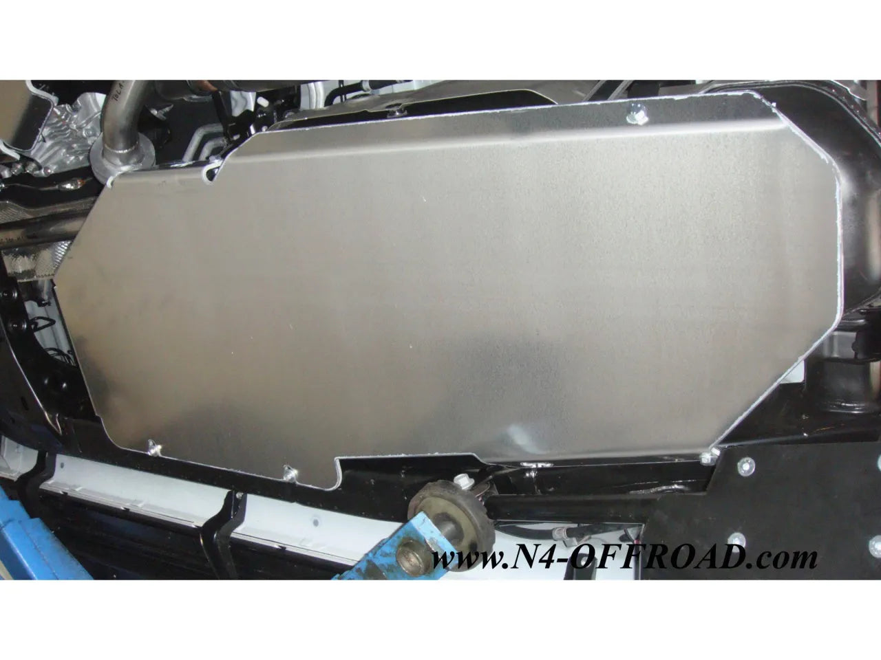 Blindage réservoir N4 - Aluminium 6mm - Toyota Land Cruiser 200 sur Xperts4x4 Accessoires 4x4 Off-Road