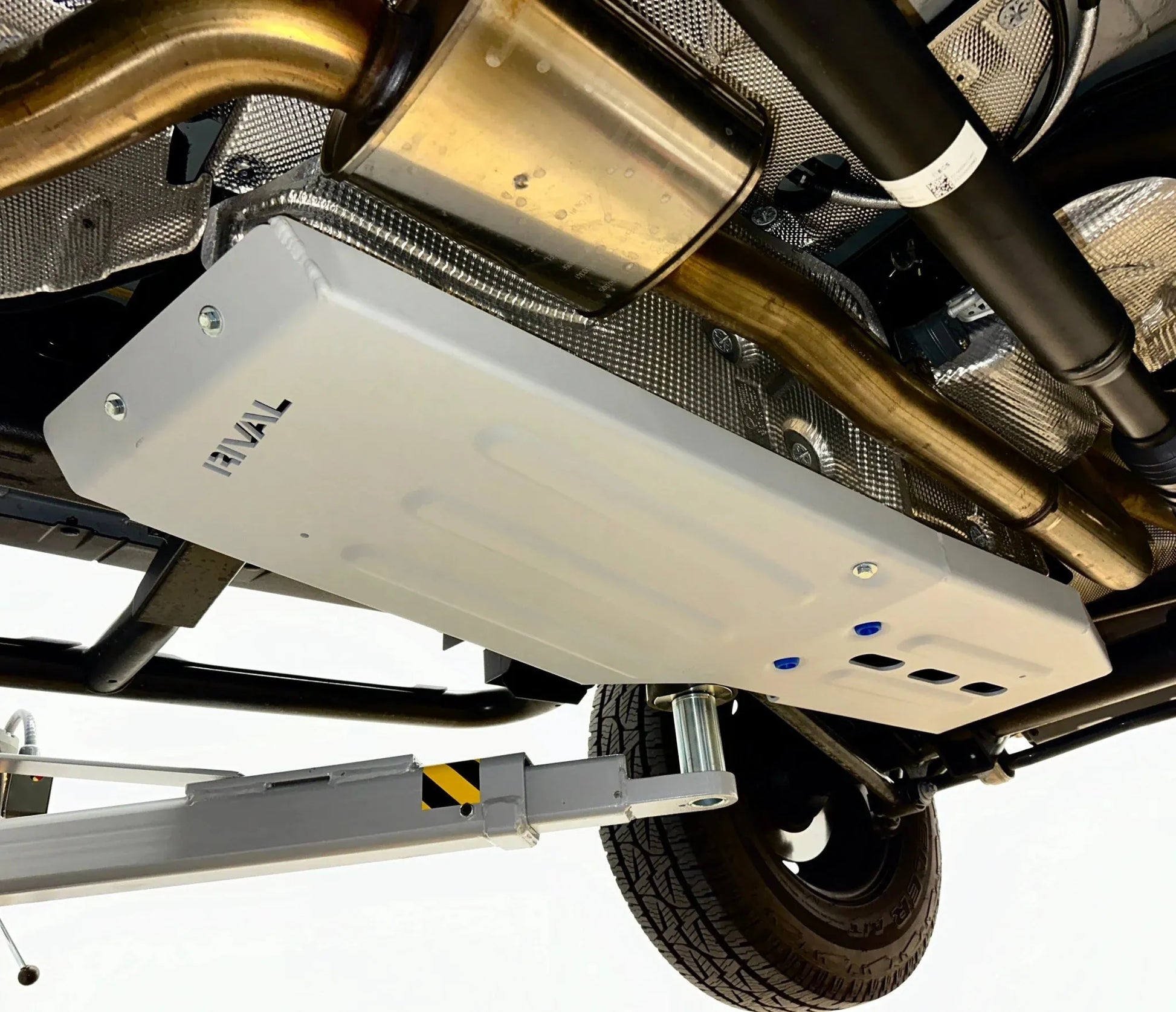 Protection inférieure pour réservoir de carburant INEOS GRENADIER 2023, marque RIVAL 4X4, robuste et adaptée au tout-terrain.