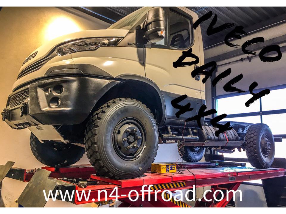 Protection inférieure en aluminium de 10mm pour le ski avant du Iveco Daily 3 4x4 phase 2 N4 OFFROAD, robuste et résistante.