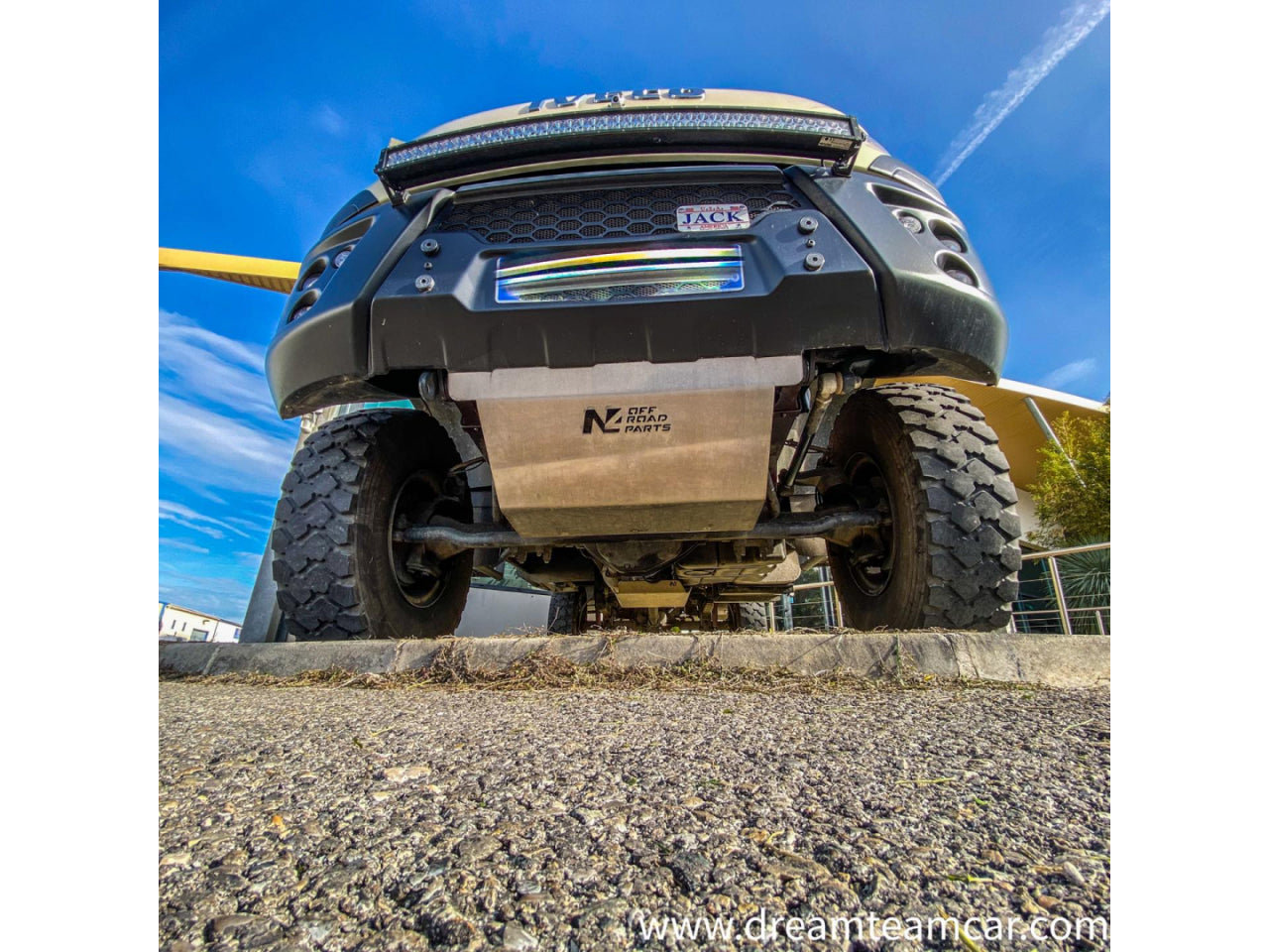 Protection inférieure en aluminium de 8mm pour ski avant pour Iveco Daily 4x4 N4 OFFROAD, robuste et résistant à l'off-road.