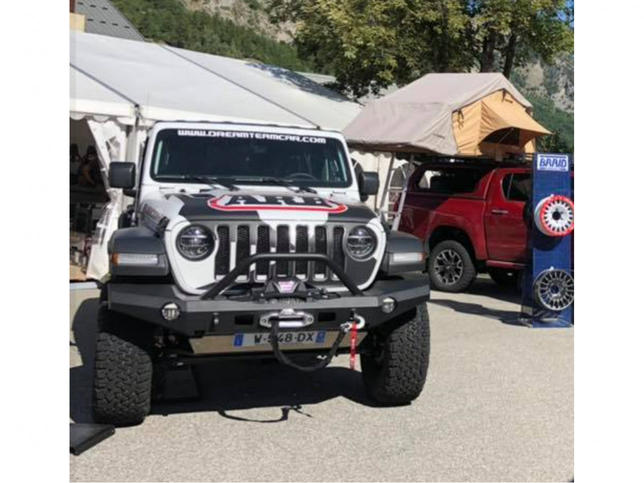 Protection avant en aluminium de 8mm pour Jeep Wrangler JL et Gladiator, avec pare-chocs Warn N4-Offroad, protections inférieures robustes.