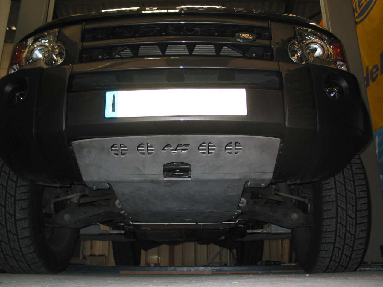 Protection avant en aluminium de 8mm pour Land Rover Discovery III N4-Offroad, protection inférieure robuste et durable.