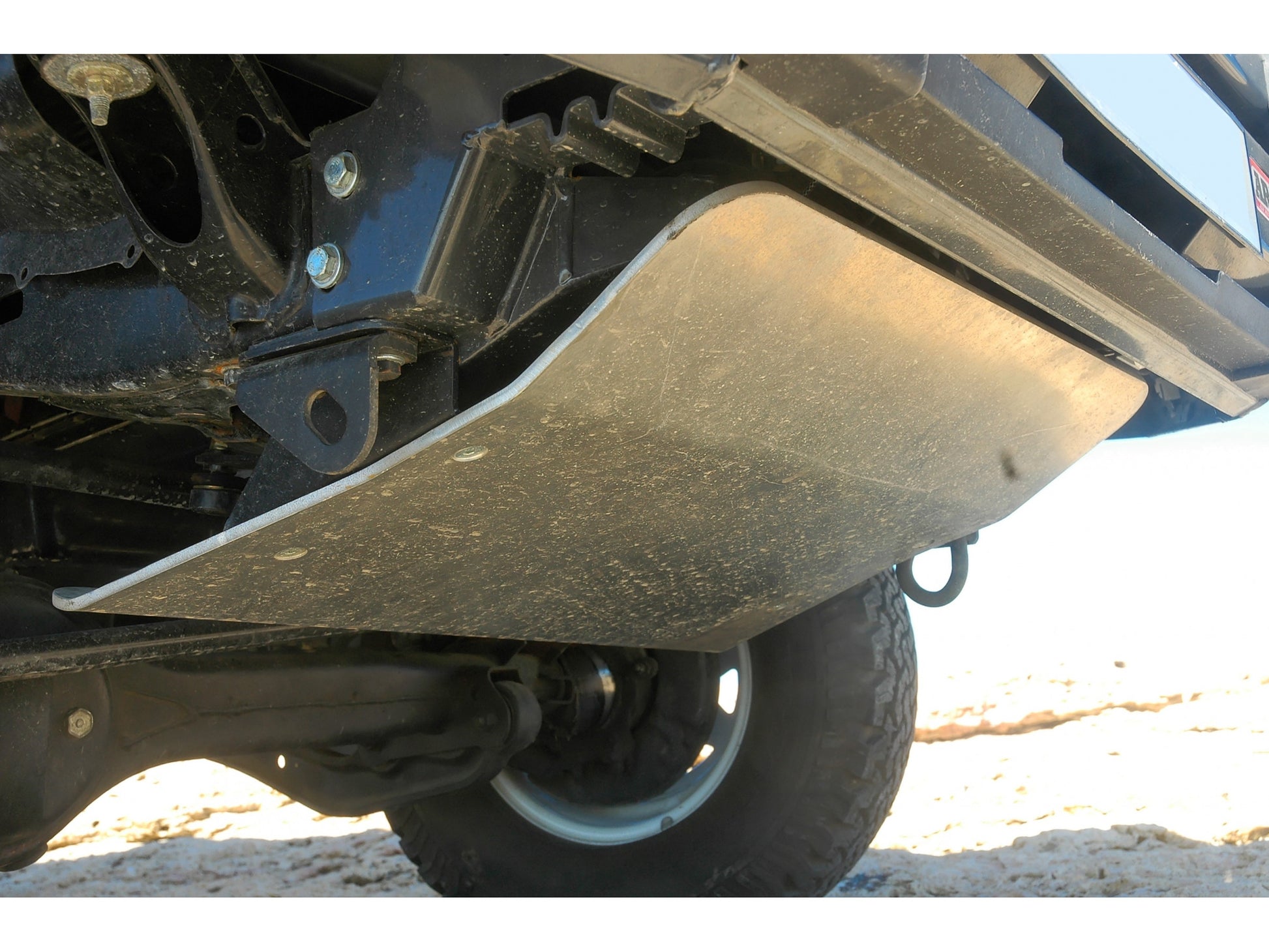Protection avant en aluminium de 8mm pour Toyota HDJ80, avec pare-chocs N4 Offroad, protections inférieures robustes.